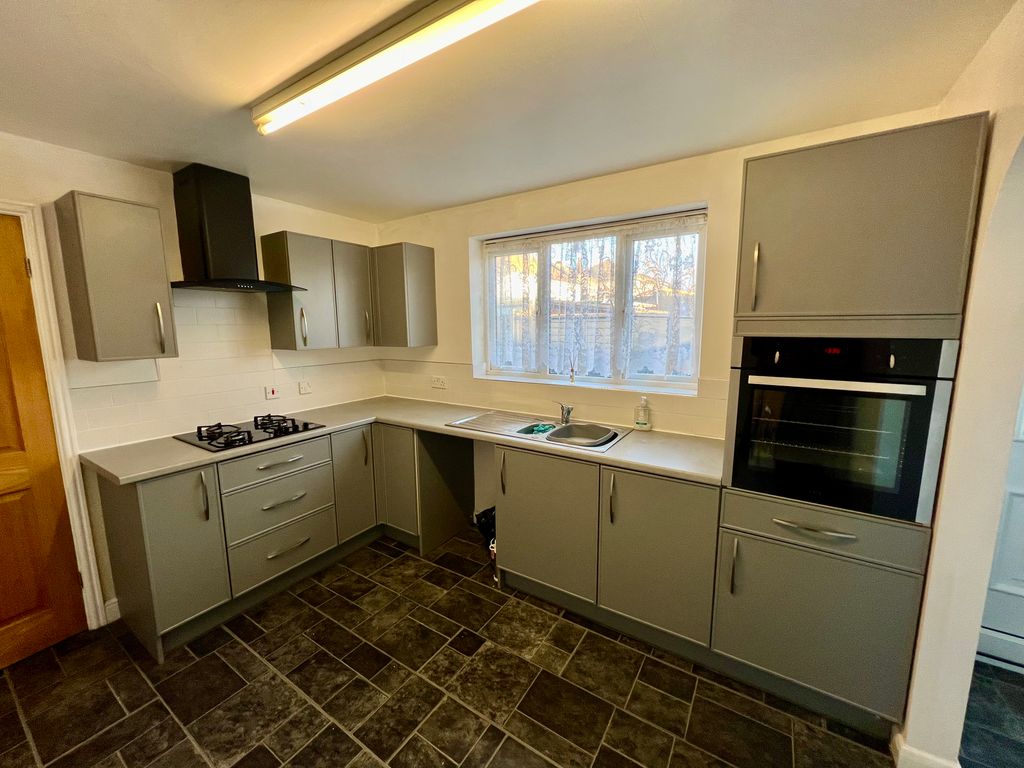 Property photo 2 of 6 Kitchen