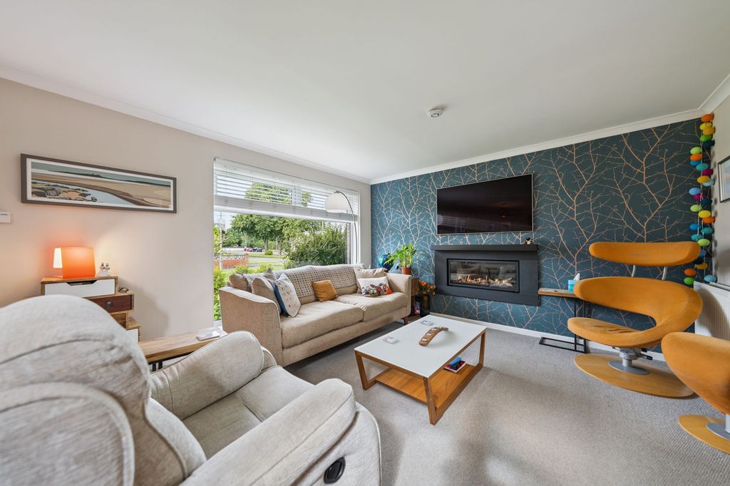 Property photo 2 of 28