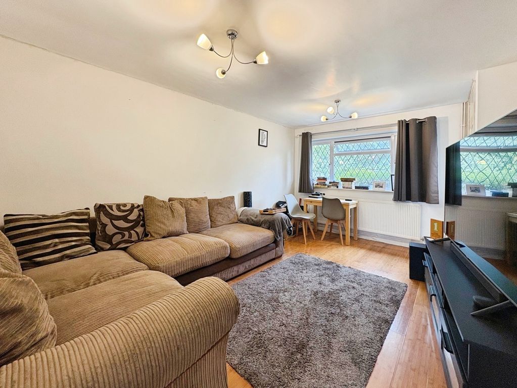 Property photo 3 of 8 Pbox-Img.Jpg