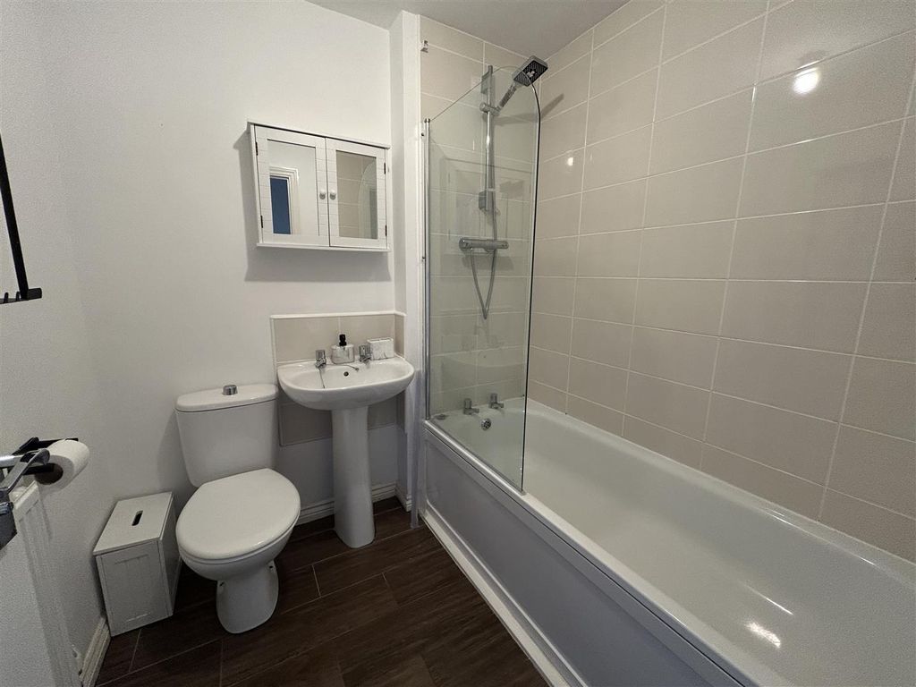 Property photo 3 of 7 Bathroom