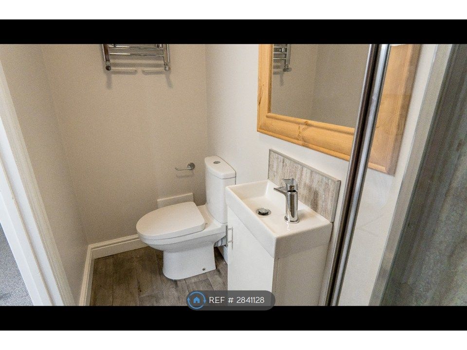 Property photo 3 of 10 Ensuite