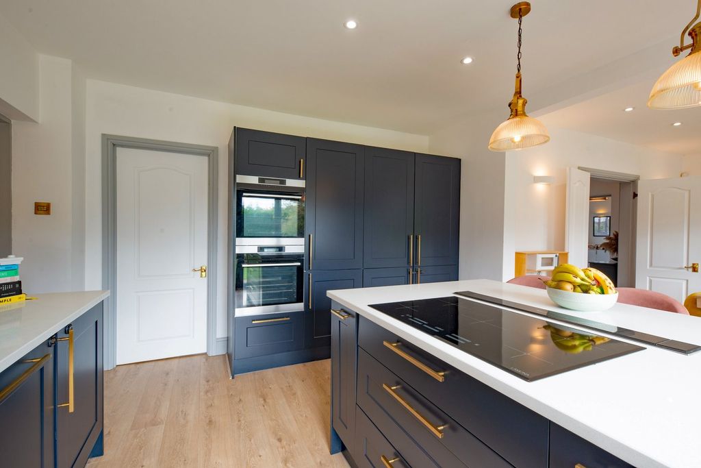 Property photo 2 of 37