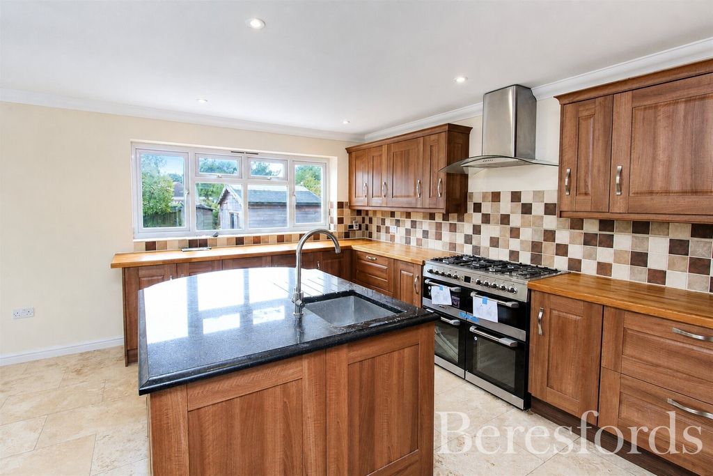 Property photo 2 of 13 Kitchen