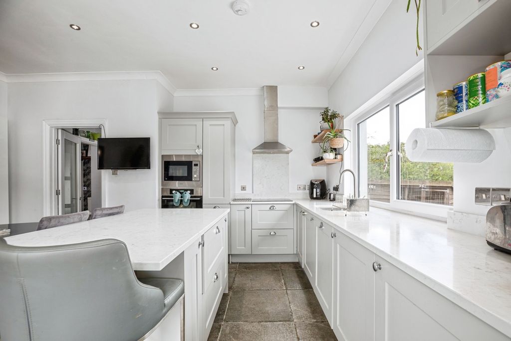 Property photo 3 of 35 Pbox-Img.Jpg