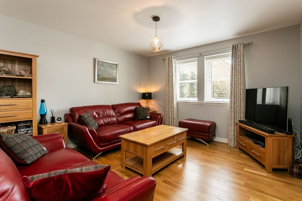 Property photo 2 of 35