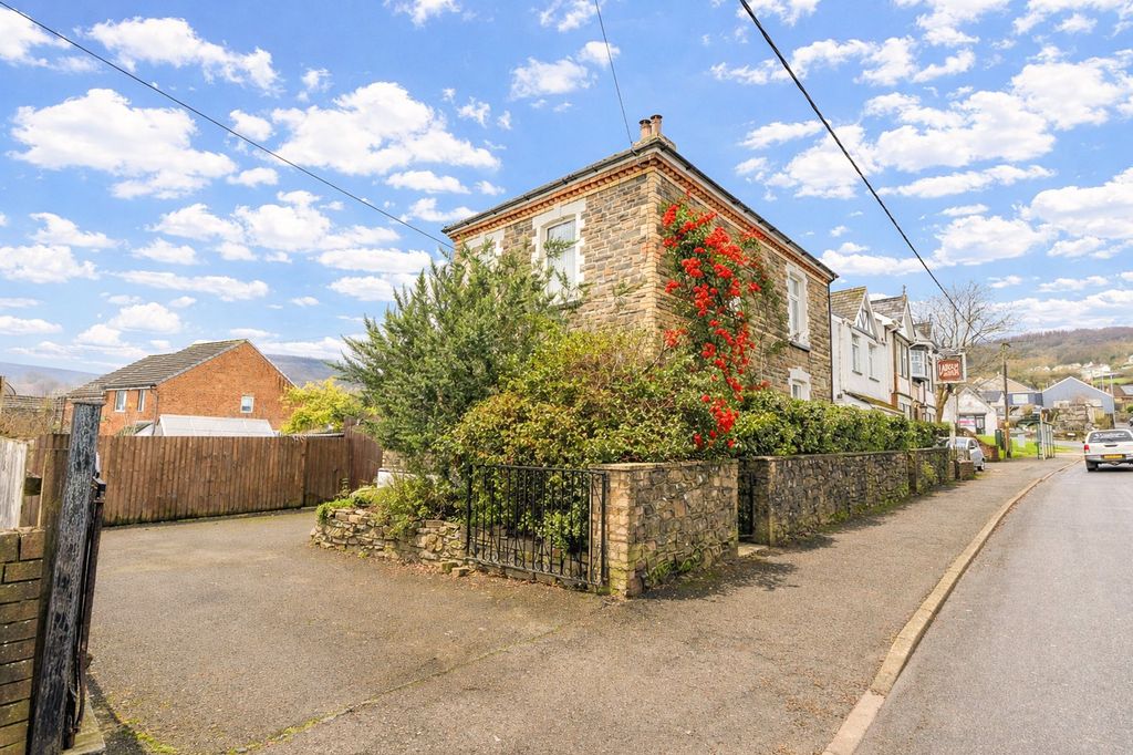 Property photo 1 of 32