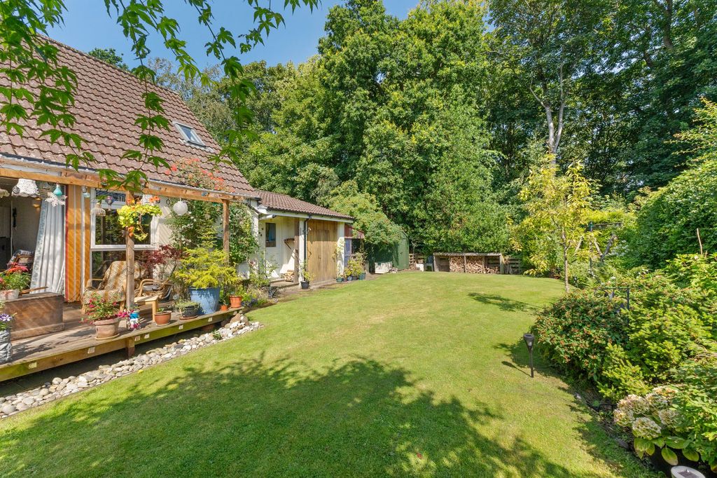 Property photo 2 of 37