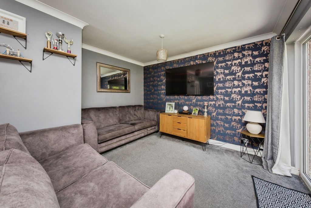 Property photo 3 of 17 Pbox-Img.Jpg