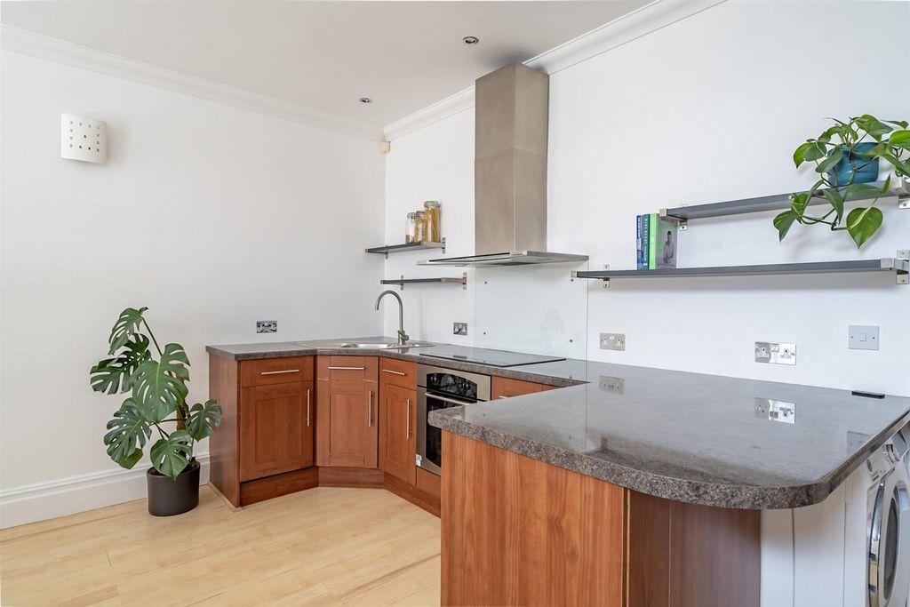 Property photo 2 of 9 Kitchen