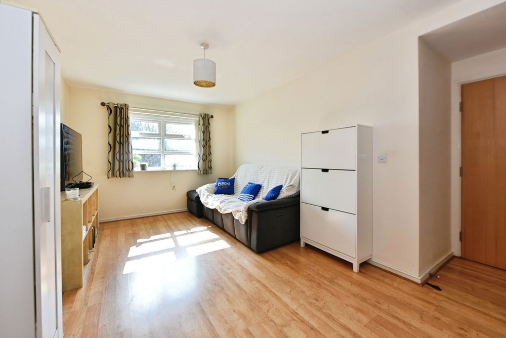 Property photo 2 of 17 Photo