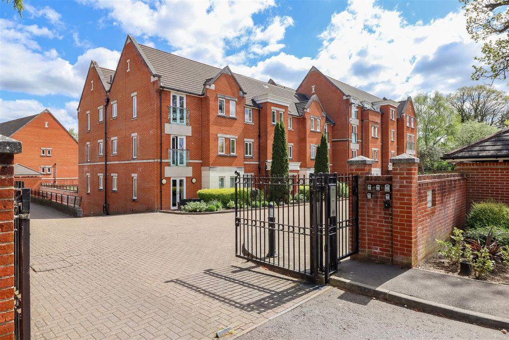 Property photo 1 of 20