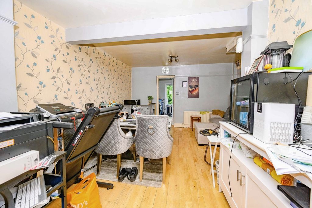 Property photo 3 of 11 Pbox-Img.Jpg