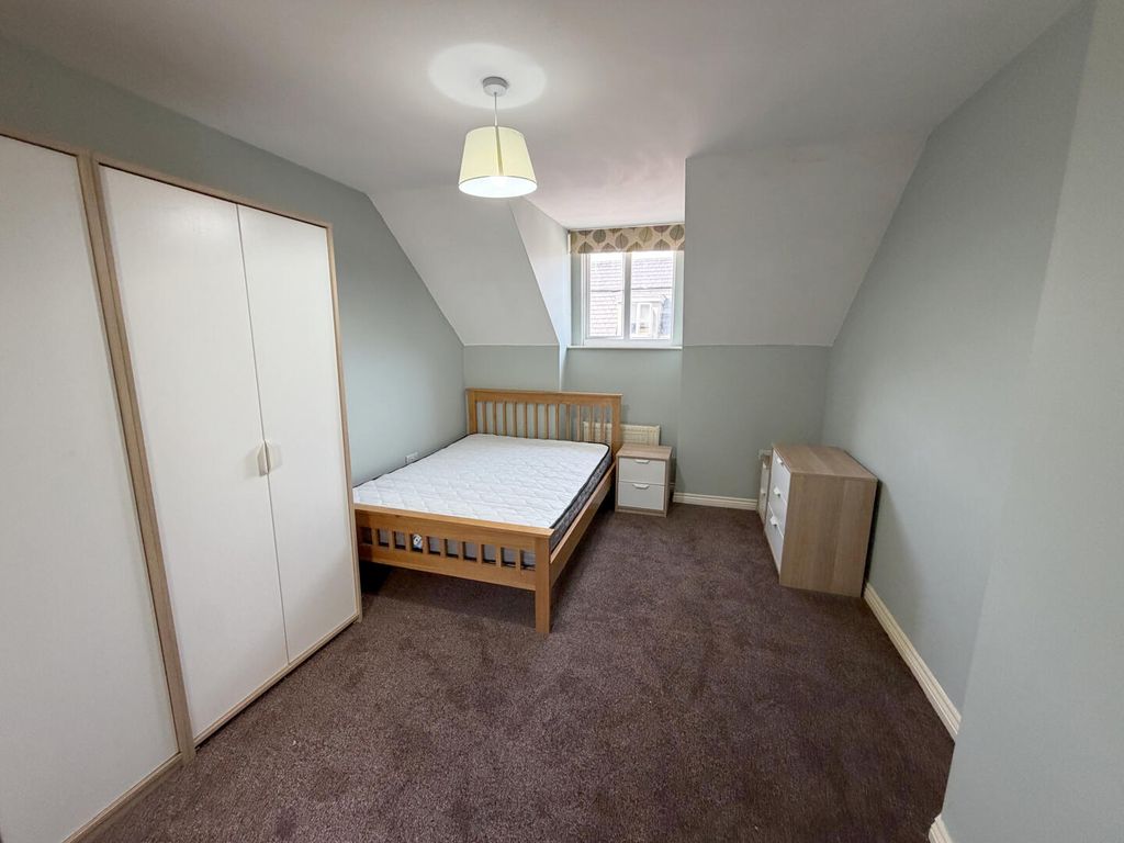 Property photo 1 of 9 Bedroom