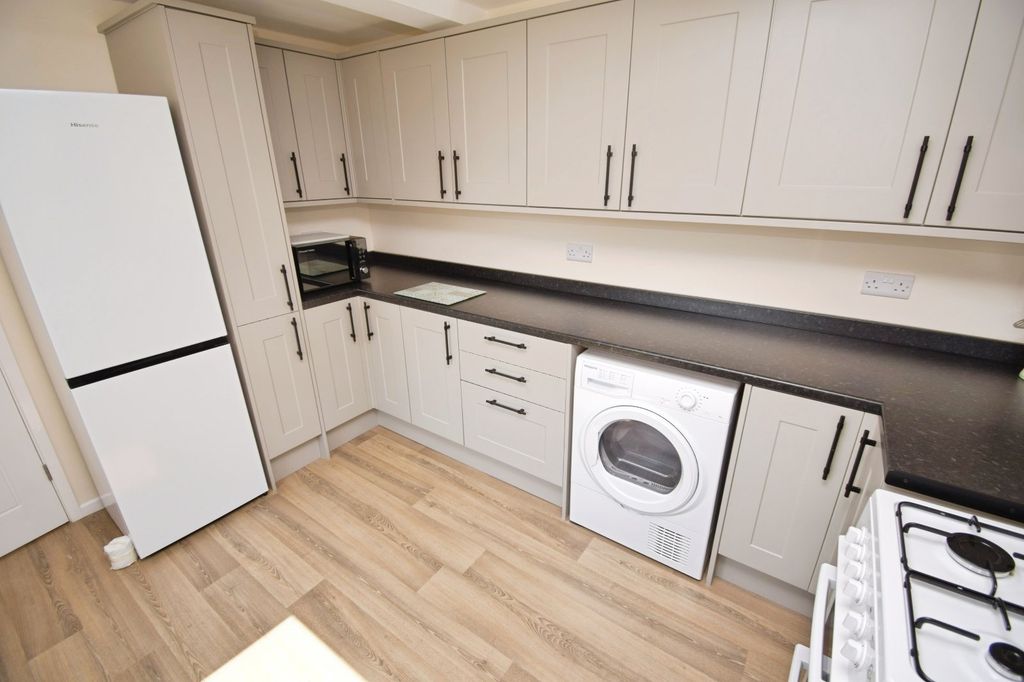 Property photo 2 of 13 Kitchen