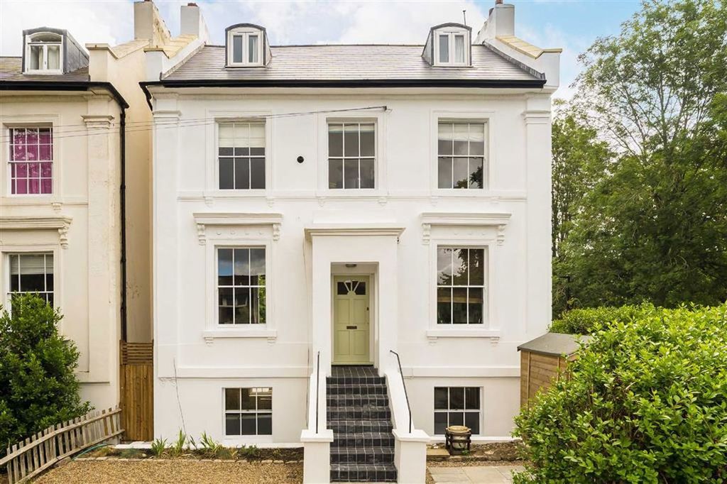 Property photo 1 of 8