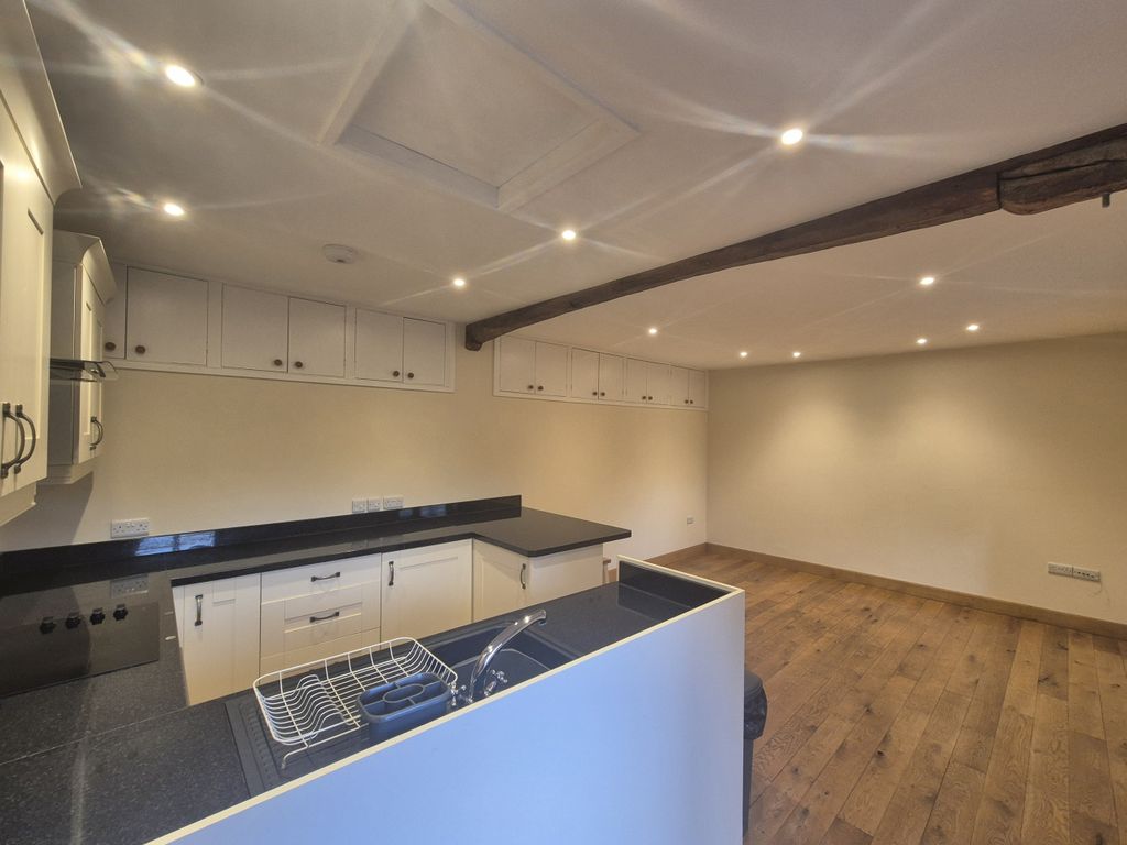 Property photo 3 of 8 20251216_141928