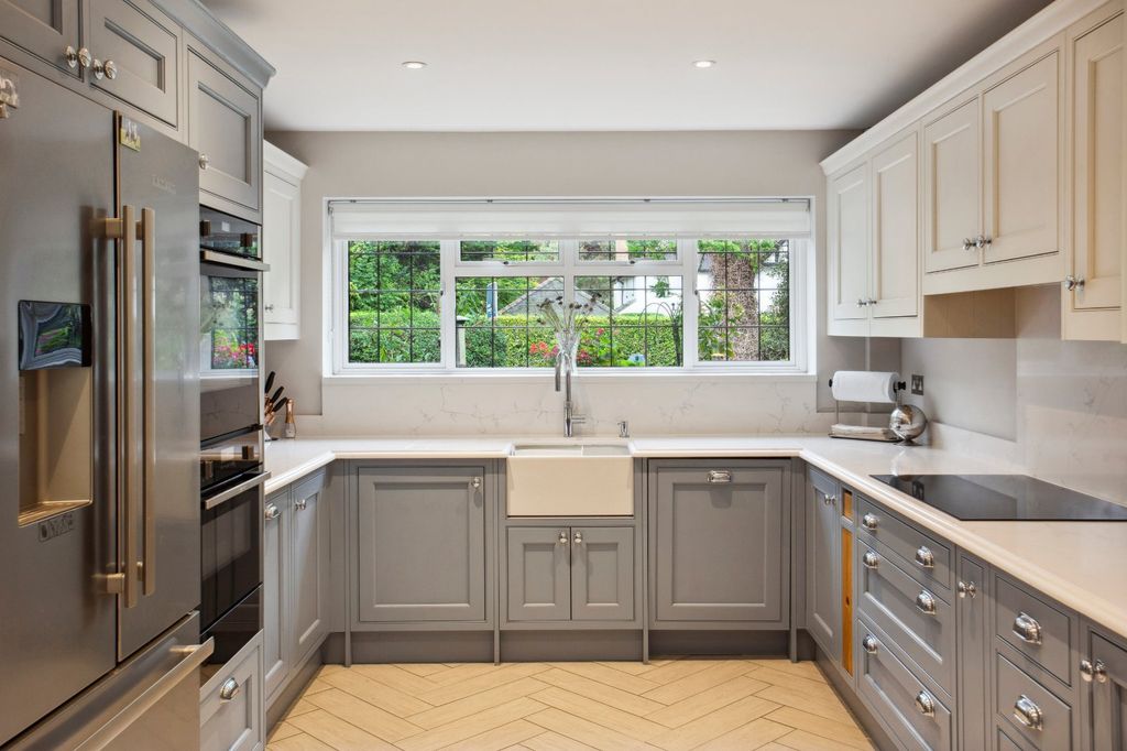 Property photo 3 of 14 Kitchen