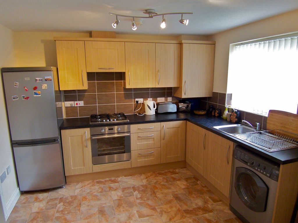 Property photo 2 of 8 Kitchen