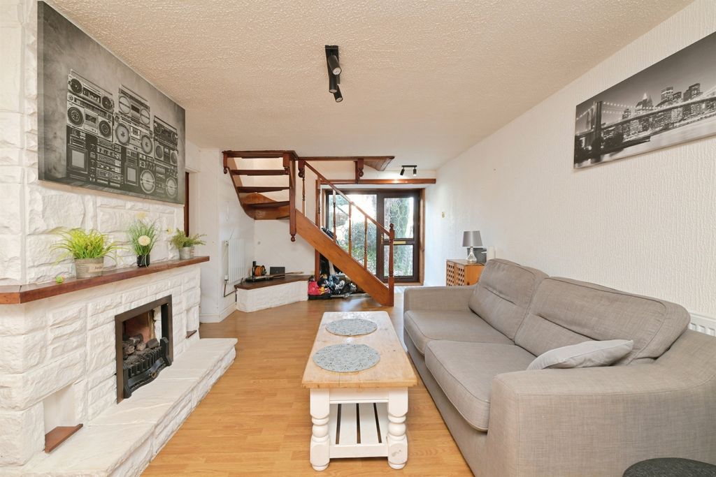Property photo 3 of 17
