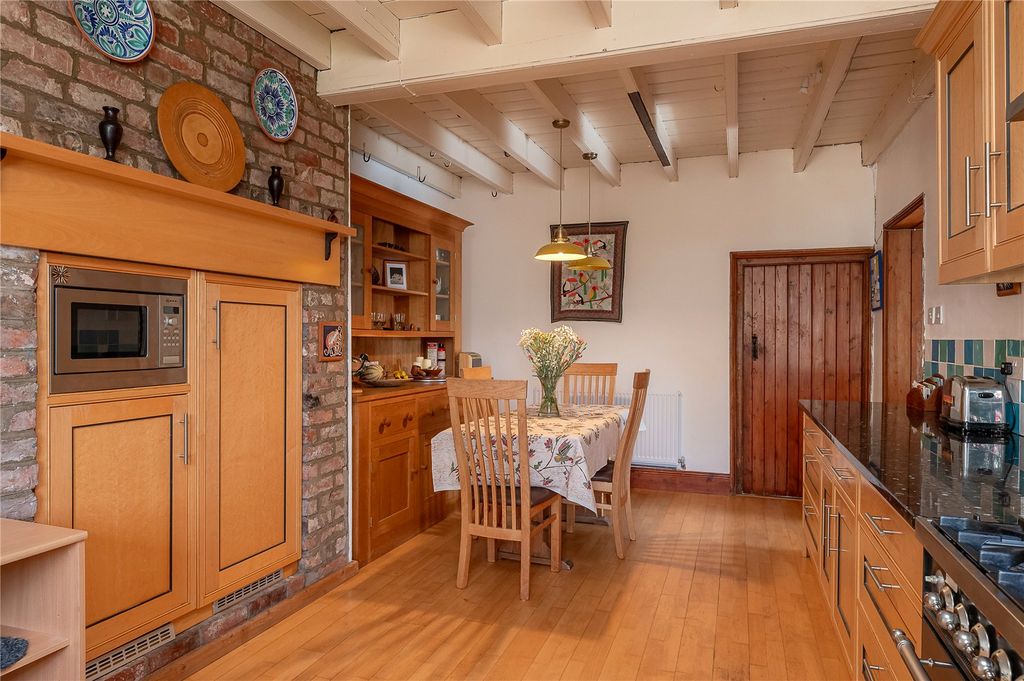 Property photo 3 of 18 Kitchen/Dining Room