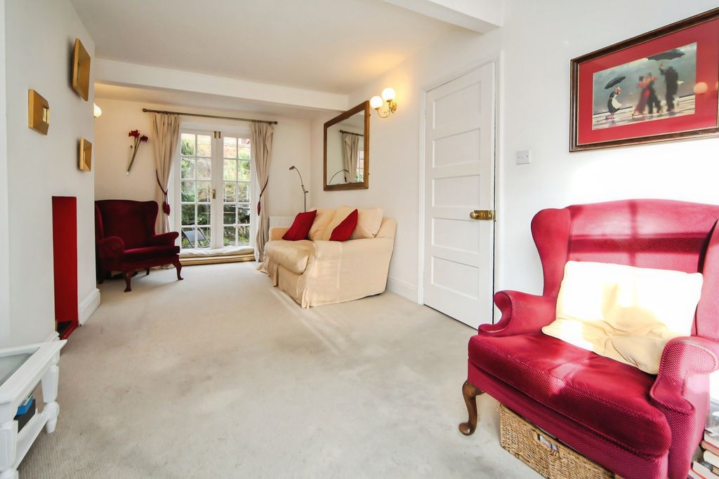 Property photo 3 of 25 Lounge