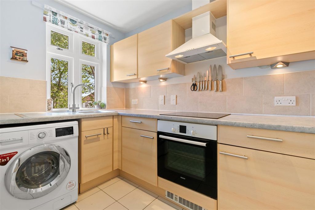 Property photo 3 of 6 Kitchen