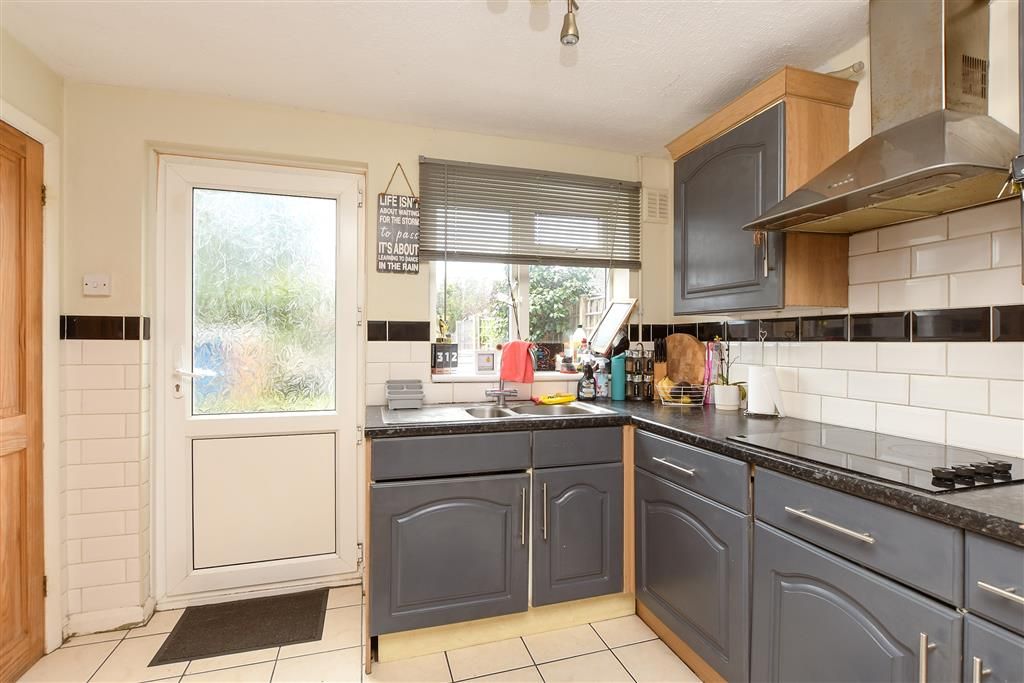 Property photo 3 of 12 Kitchen