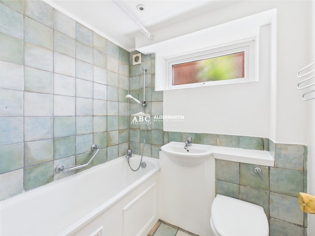 Property photo 2 of 11 Cam03215G0-Pr0070-Still010.Jpg