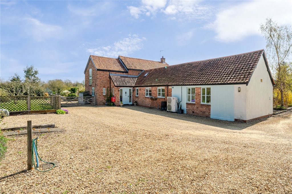 Property photo 1 of 24 Redhill Barn