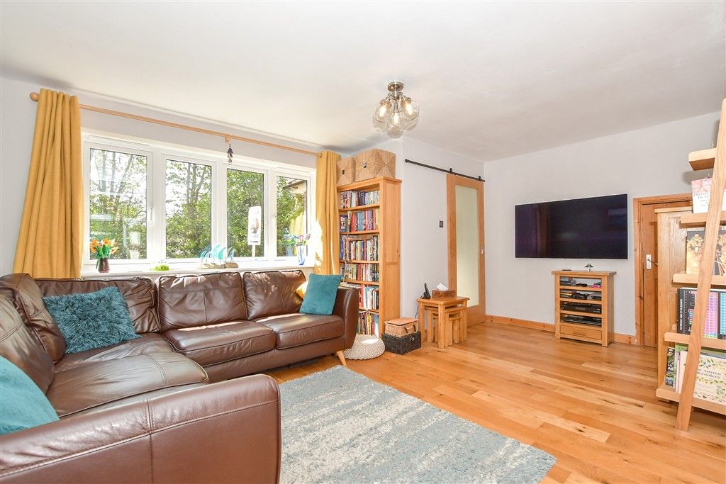 Property photo 3 of 14 Lounge