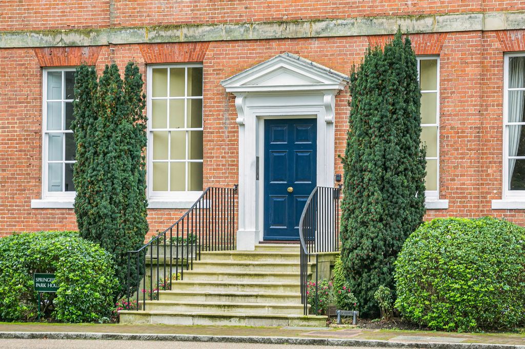 Property photo 2 of 17