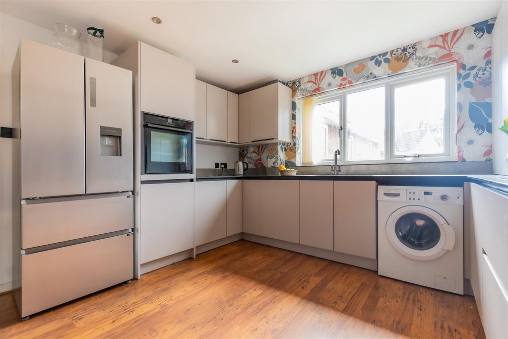 Property photo 2 of 32 57 (13 Of 32).Jpg