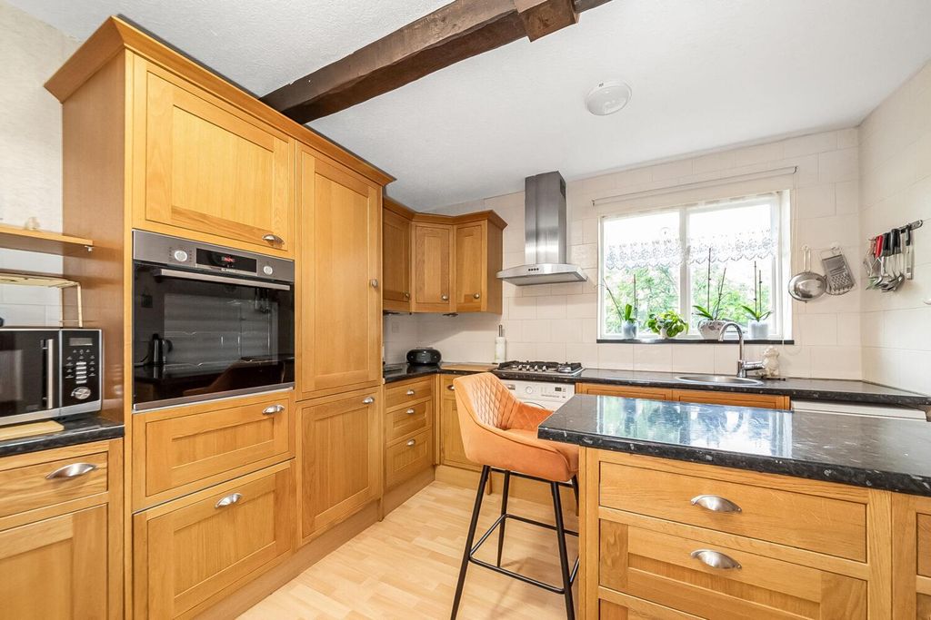 Property photo 2 of 11 2