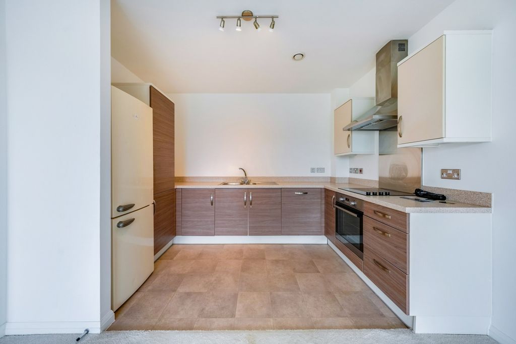 Property photo 2 of 11 95015084-E539-F11...