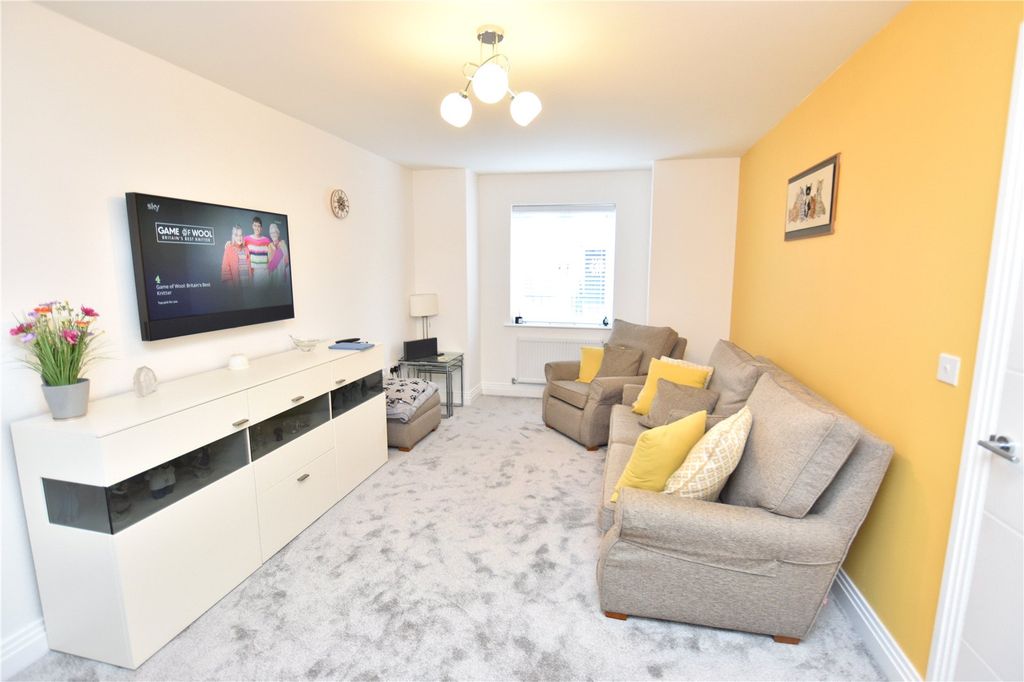 Property photo 3 of 16 Picture No. 02