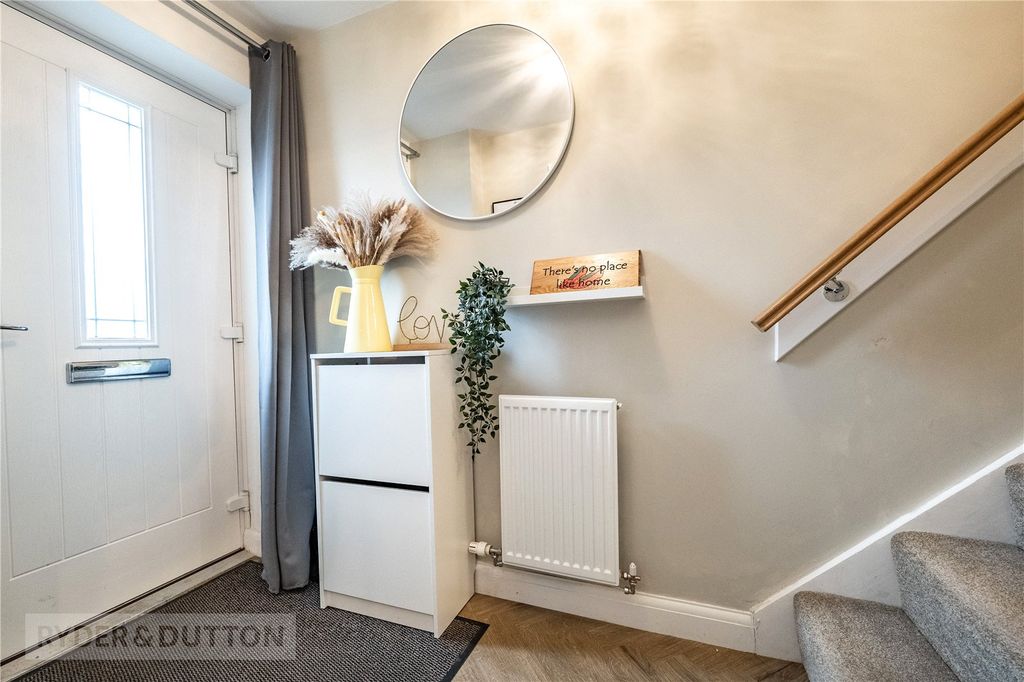 Property photo 2 of 30 Entrance Hallway