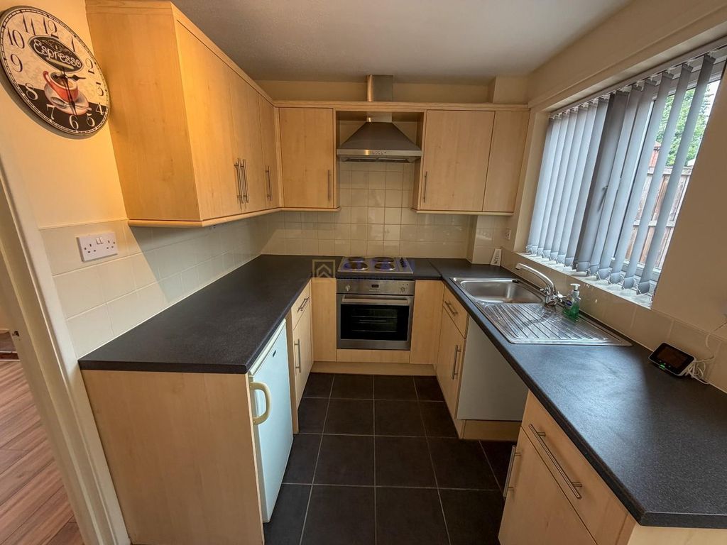 Property photo 3 of 10 Kitchen.Jpg