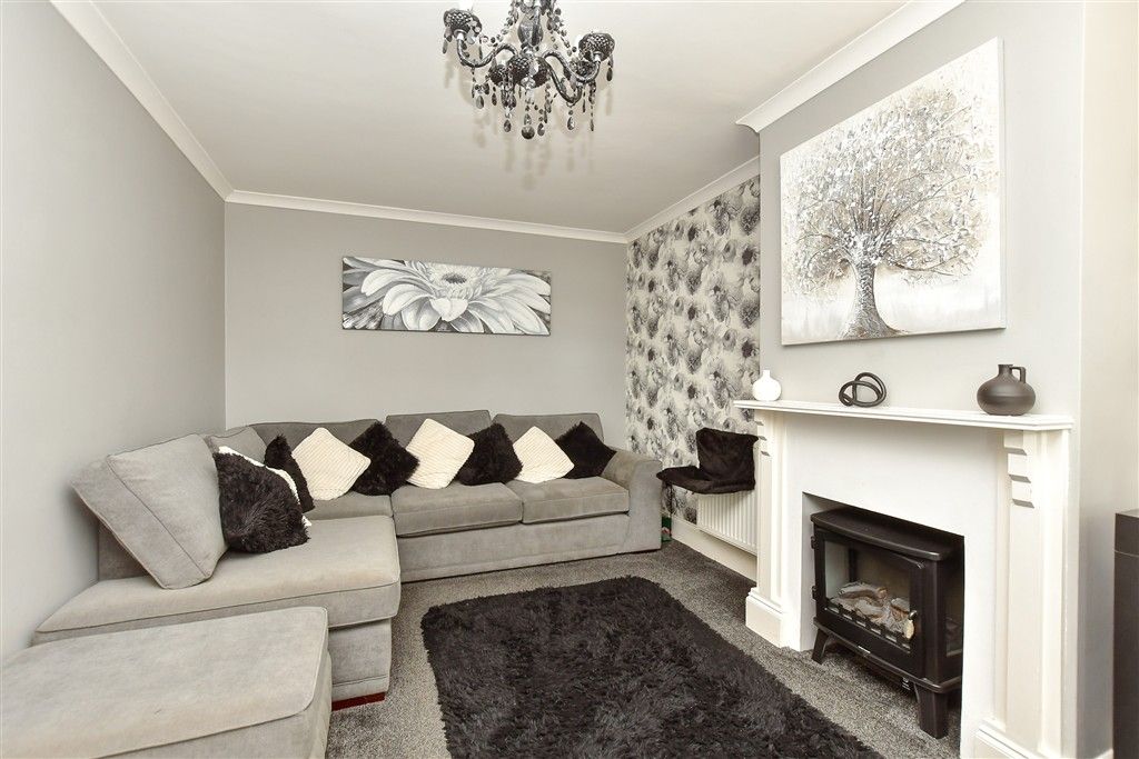 Property photo 3 of 10 Lounge