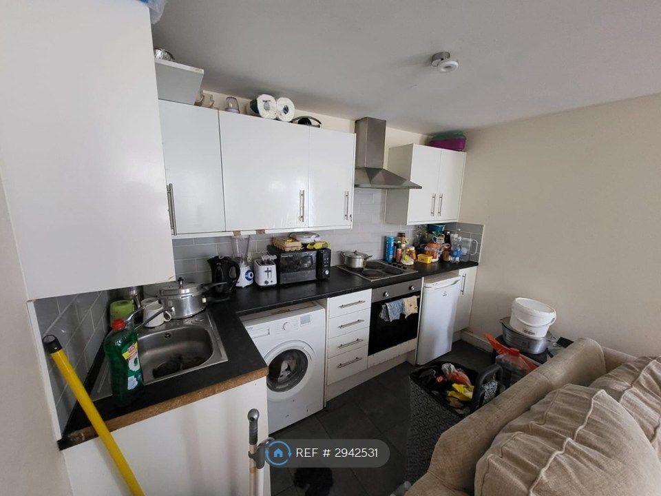 Property photo 3 of 6 Kitchen