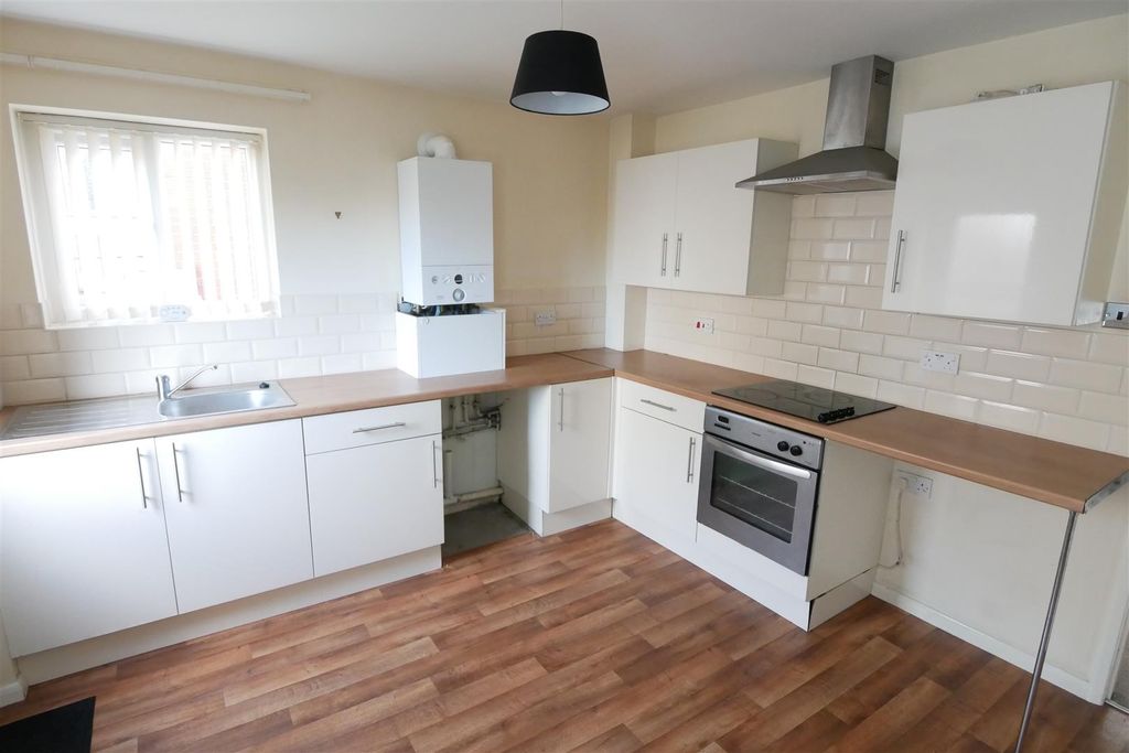 Property photo 3 of 9 Dining Kitchen