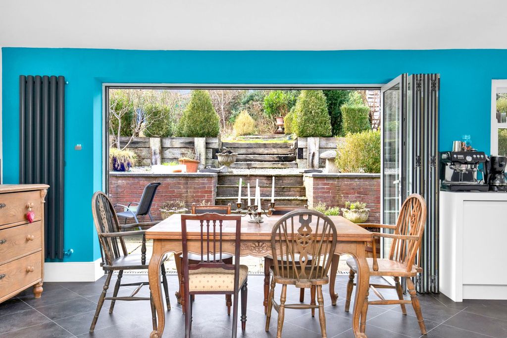 Property photo 2 of 32