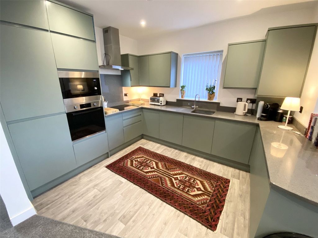 Property photo 2 of 21 Picture No. 18