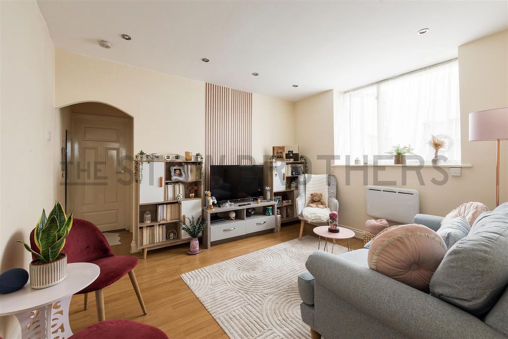 Property photo 2 of 17