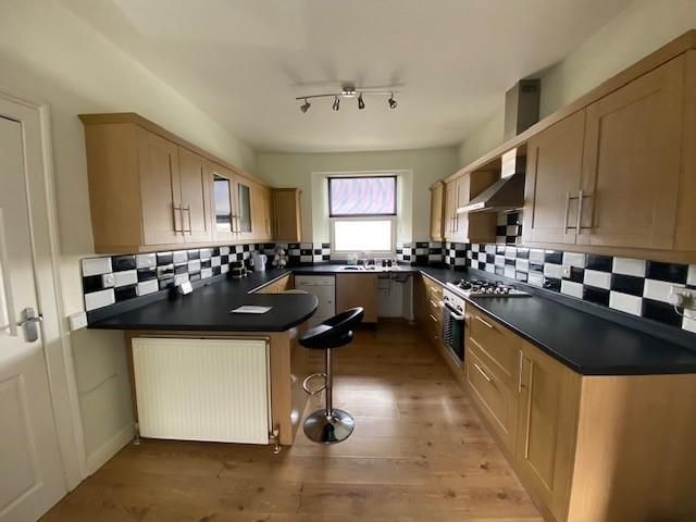 Property photo 2 of 10 Kitchen