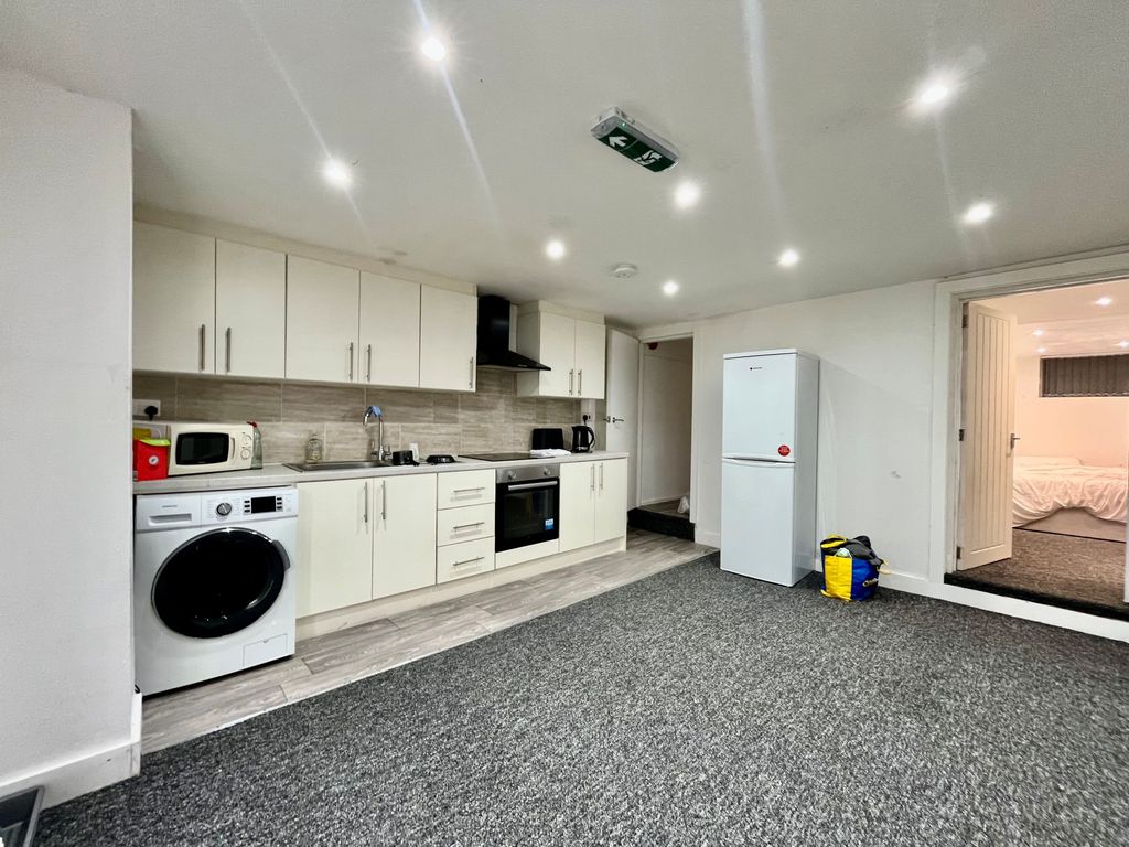 Property photo 2 of 5 Image