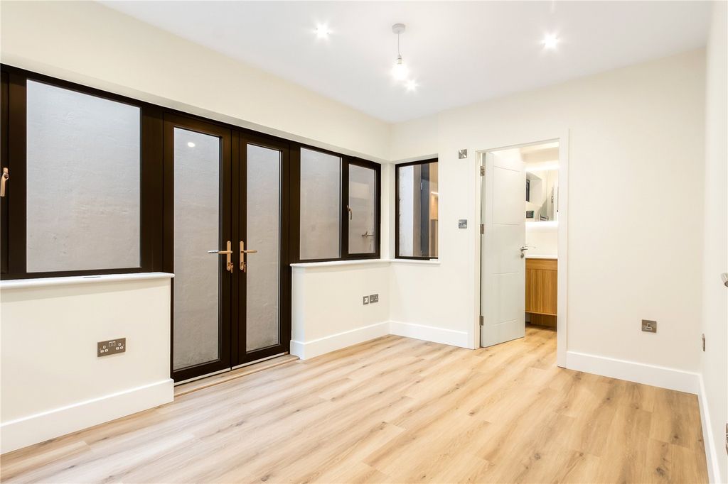 Property photo 2 of 16 Picture No. 05