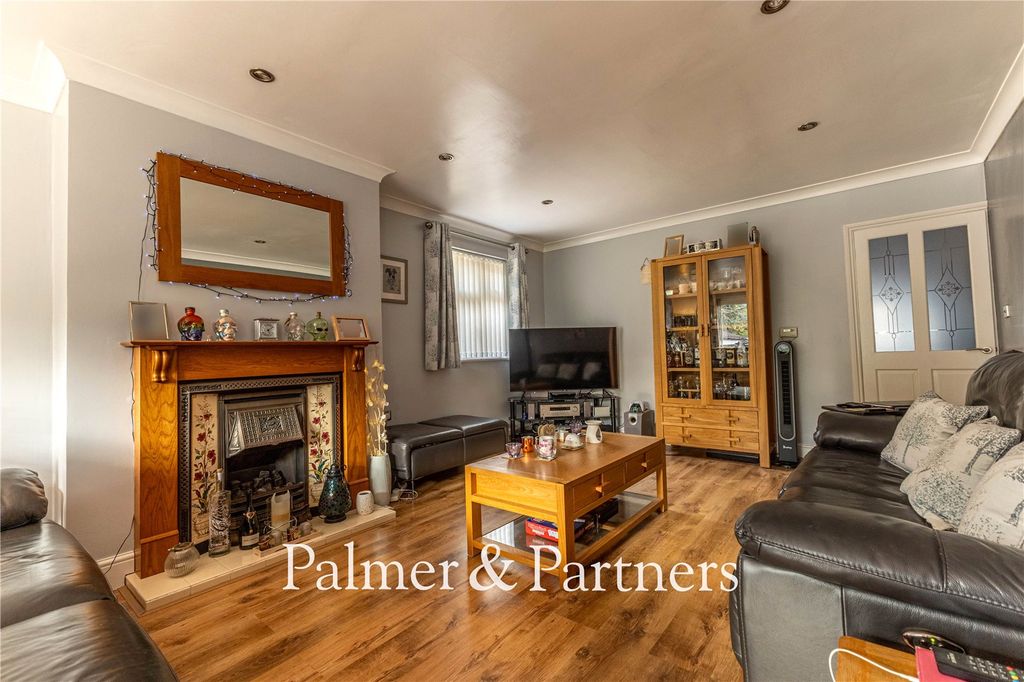 Property photo 2 of 32 Picture No. 23