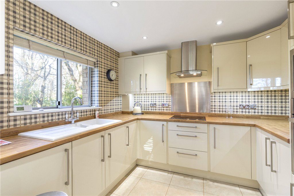 Property photo 3 of 25 Kitchen