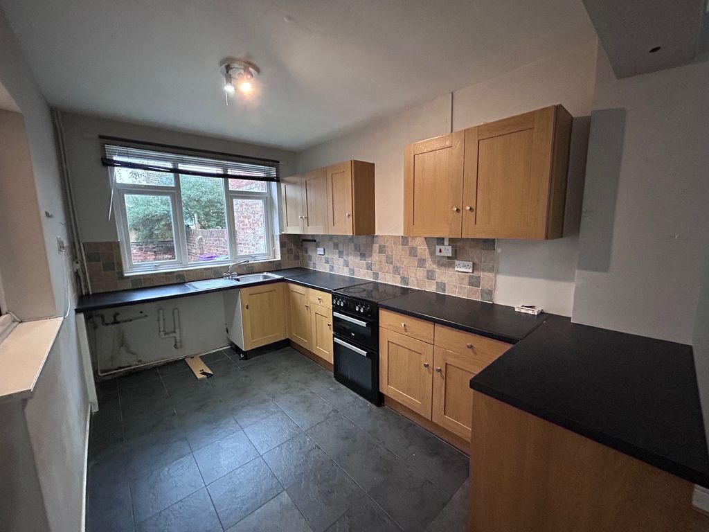 Property photo 2 of 9 Kitchen