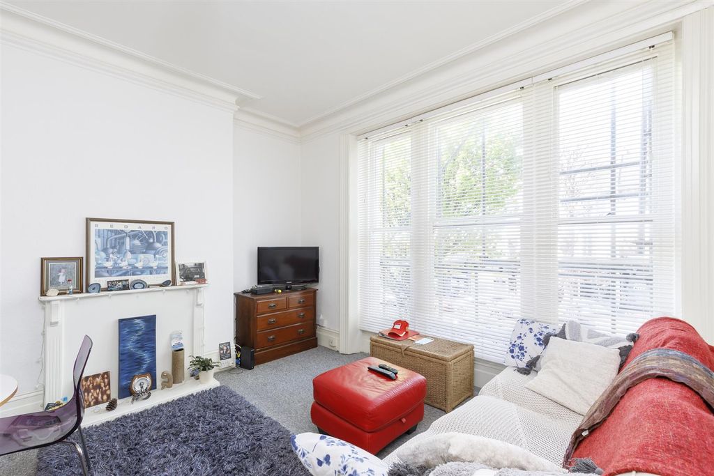 Property photo 2 of 6 Reception